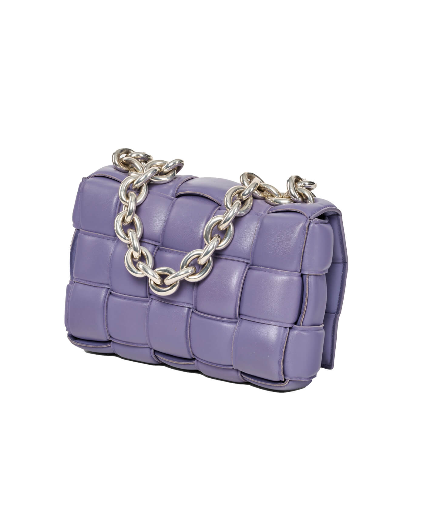 Designer Bottega Veneta Cassette shoulder bag in soft leather with bold chain strap