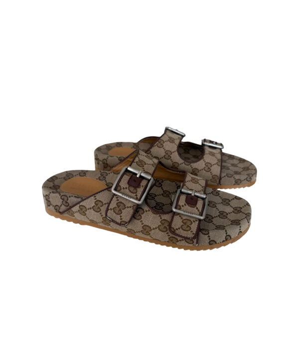 Luxury Designer Men’s Sandals by Gucci Featuring Signature Supreme Print