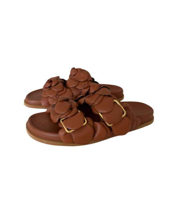 Valentino Atelier 03 Rose Edition flat sandals — statement leather flats adorned with 3D rose petals and refined Italian craftsmanship.